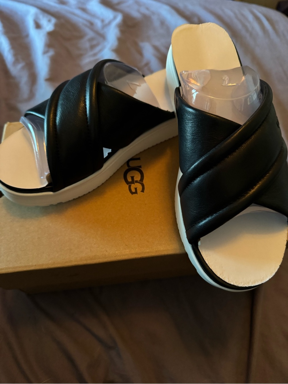 Brand new Ugg Zayne Crossband sandals